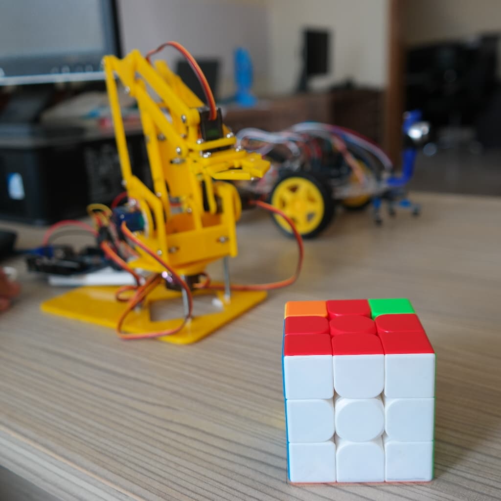 A 3D-printed robot arm and a Rubik's cube built in class